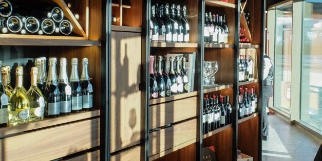 Il vino meglio prenderlo in enoteca che su internet